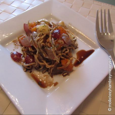 Ensalada de gulas y uvas