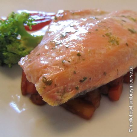 Salmón al papillot con salsa de cerveza
