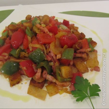 Revuelto de verduras y picatostes