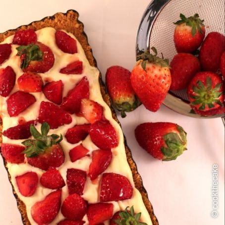 Tarta de fresas y mascarpone fácil