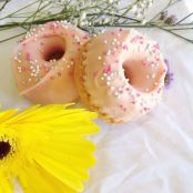 Donuts horneados con chispas de chocolate y frosting de Candy Melts