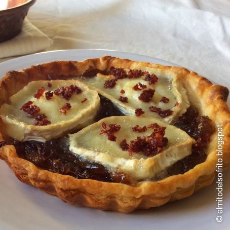 Tartaletas de cebolla confitada, queso y jamóm