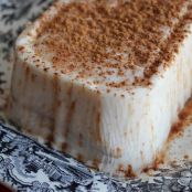 Tarta de cuajada, queso y galletas napolitanas