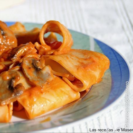 Paccheri con champiñones (Paccheri ai funghi )