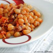 Garbanzos con jamón y chorizo