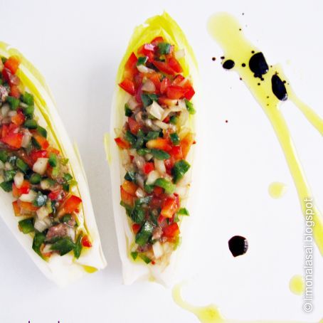 Endibias con vinagreta de anchoas