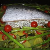 Merluza al horno rellena de gulas y gambas sobre cama de patatas panadera - Paso 4