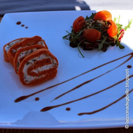 Tronco de pimiento del piquillo relleno de torta del casar, nueces y jamón