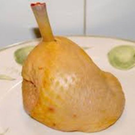 Jamoncitos de ave al whisky con pure de patata