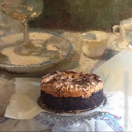 Tarta de chocolate con merengue de avellanas