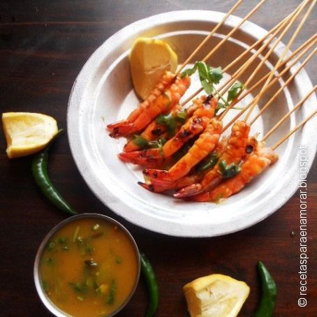 LANGOSTINOS CON MANGO, LIMÓN, TAMARI Y ADEREZO DE MENTA