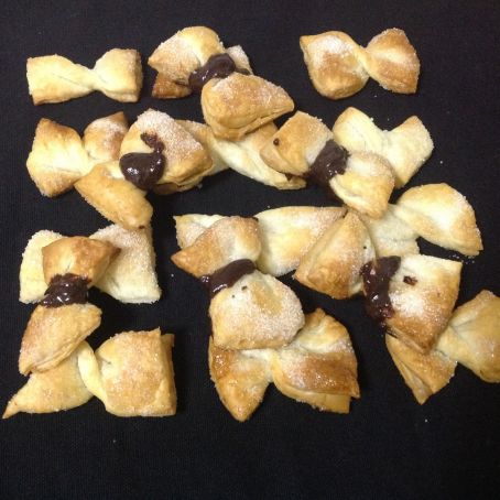 Lazos de hojaldre con chocolate