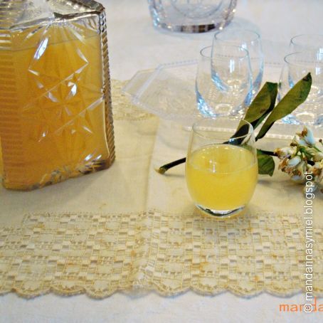 Licor de mandarinas casero.