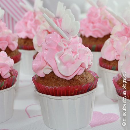 Cupcakes de galletas María y Nesquik cubiertos de merengue italiano de vainilla