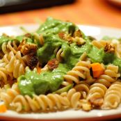 Pasta con verduras y tofunesa de borrajas.