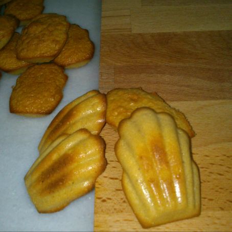 Madeleines de almendra y azúcar moreno