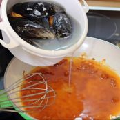 Mejillones en salsa de tomate y cebolla - Paso 2