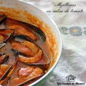 Mejillones en salsa de tomate y cebolla