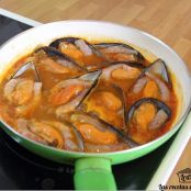 Mejillones en salsa de tomate y cebolla - Paso 4