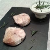 Merluza ahumada con salsa del campo