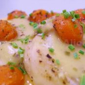 Medallones de merluza con salsa de limón y crema de col