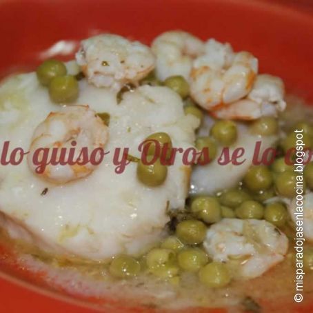 Merluza con guisantes y gambas