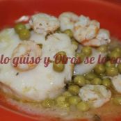 Merluza con guisantes y gambas