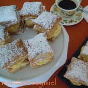 Hojaldres de crema pastelera. Miguelitos.