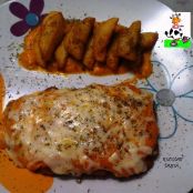 Milanesa de pollo con napolitana y papas gajos