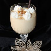 Mousse de turrón, baileys y nata