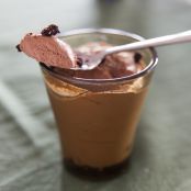 Mousse de chocolate con arándanos deshidratados azules