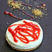 Mousse de yogur con coulis de fresa