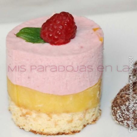 Mousse de fresas con gelée de mango (bizcocho, gelée y mousse)