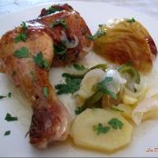 Muslos de pollo con patatas y manzanas