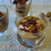 Natillas de caramelo y nueces caramelizadas.