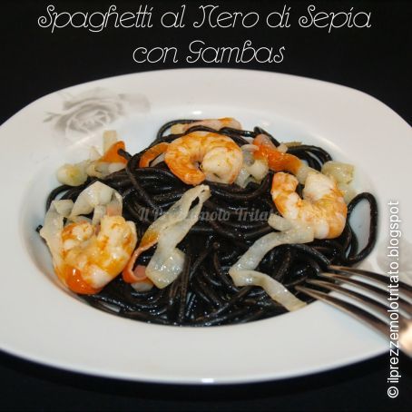 Spaguetti al Nero di Sepia con Gambas