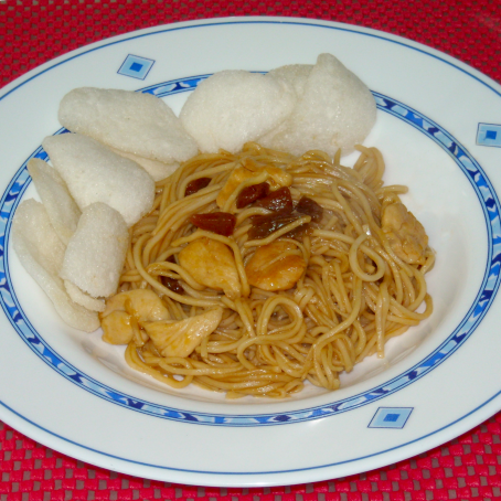 Noodles con salsa indonesia