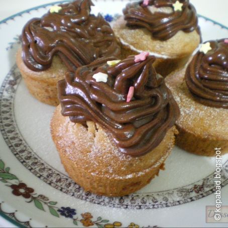 Bizcocho (o cupcakes) de nueces, pasas, especias y chocolate