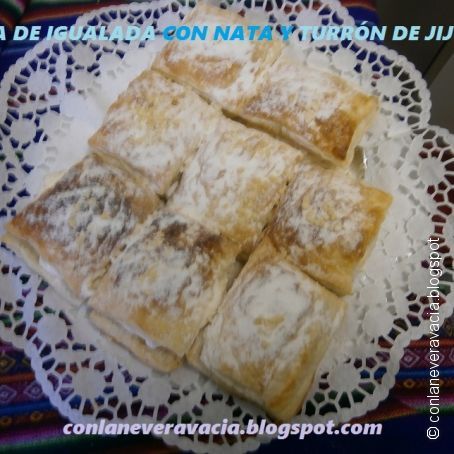 Coca de Igualada con nata y turrón de jijona