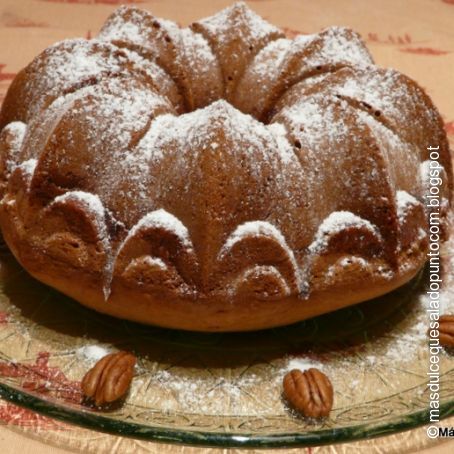 Bundt Cake de jarabe de arce y nueces pecanas