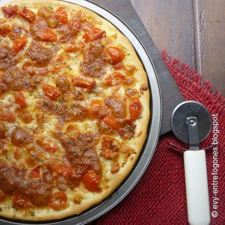 Pizza con serrano y cherrys