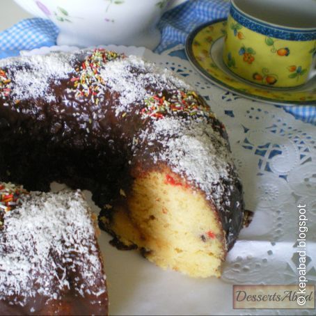 Corona de chocolate con guindas y pasas al kirsch