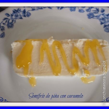 Semifrío de piña con caramelo