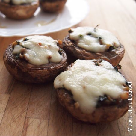 Champiñones rellenos de espinacas y bacon