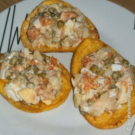 Tapas de ensaladilla rusa con salsa aligera