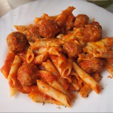 Macarrones con albóndigas especiadas