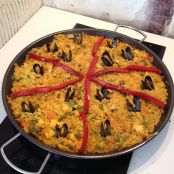 Paella de marisco y pollo