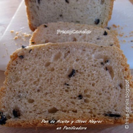 Pan de Aceite y Olivas Negras en Panificadora
