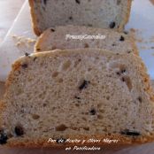 Pan de Aceite y Olivas Negras en Panificadora