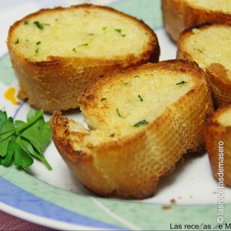 Pan de ajo y perejil con mantequilla
